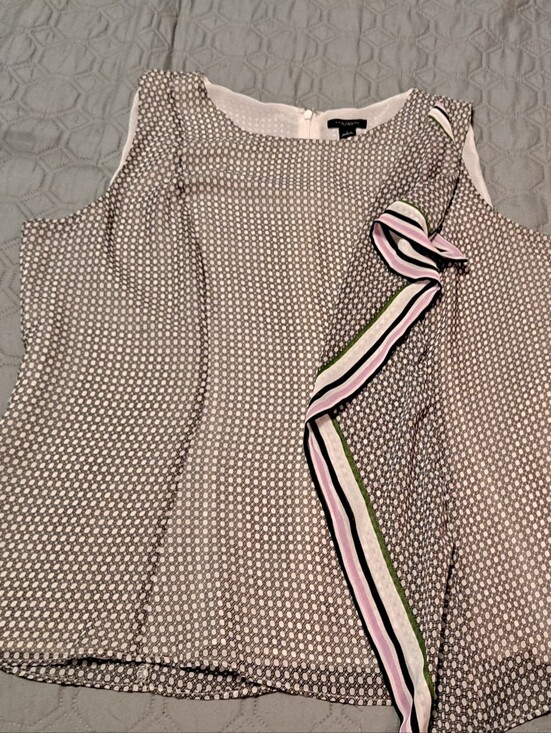 Ann Taylor Tops - Ann Taylor Sleeveless Printed Bow Detail Blouse in Taupe & White Large